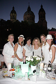 Diner en Blanc auf dem Wehrsteg - Praterinsel am 19.07.2016 (©Foto: Marikka-Laila Maisel)
